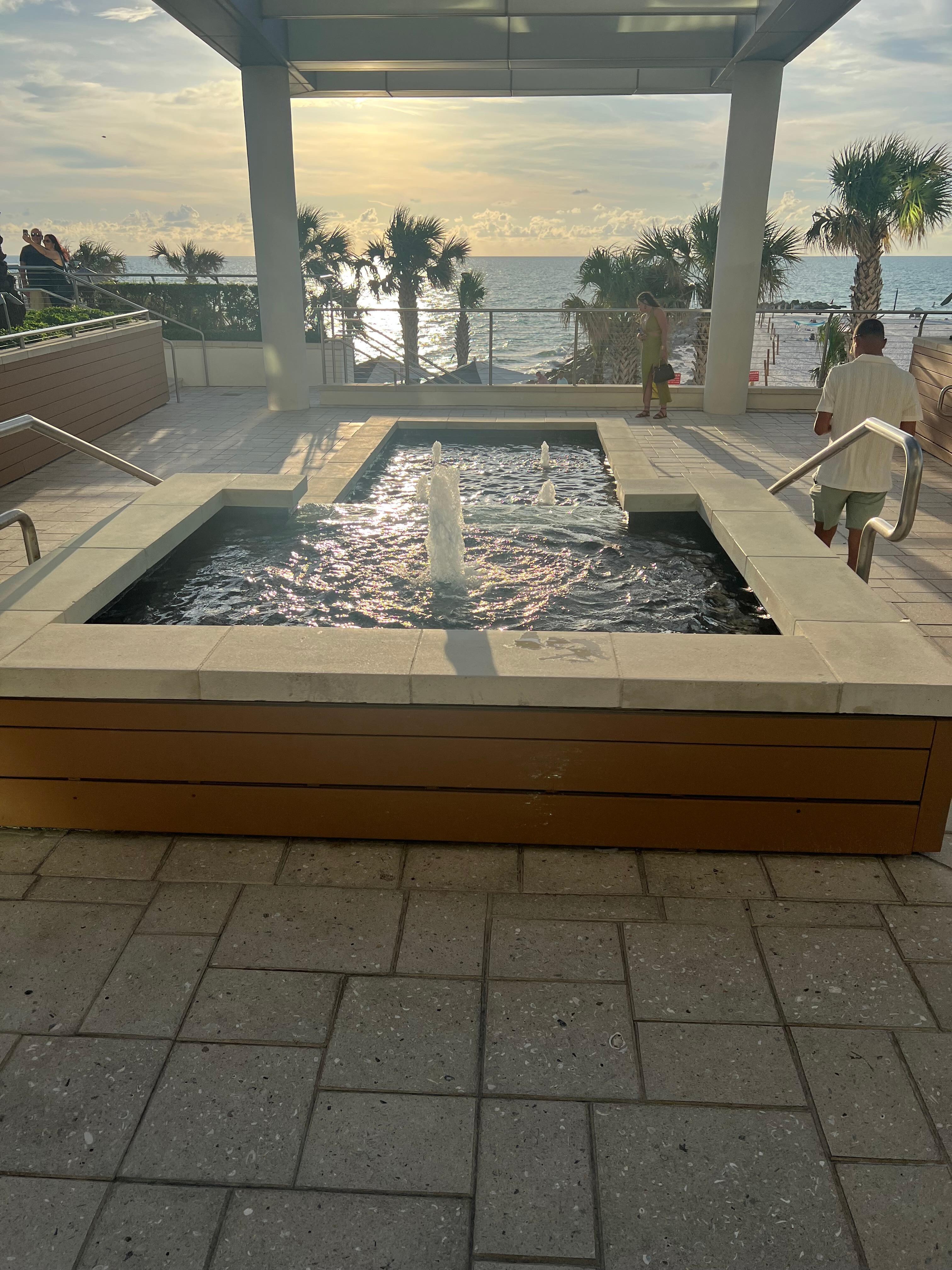 Sunset by the fountain