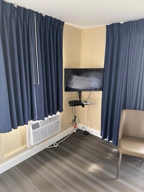 noisy AC