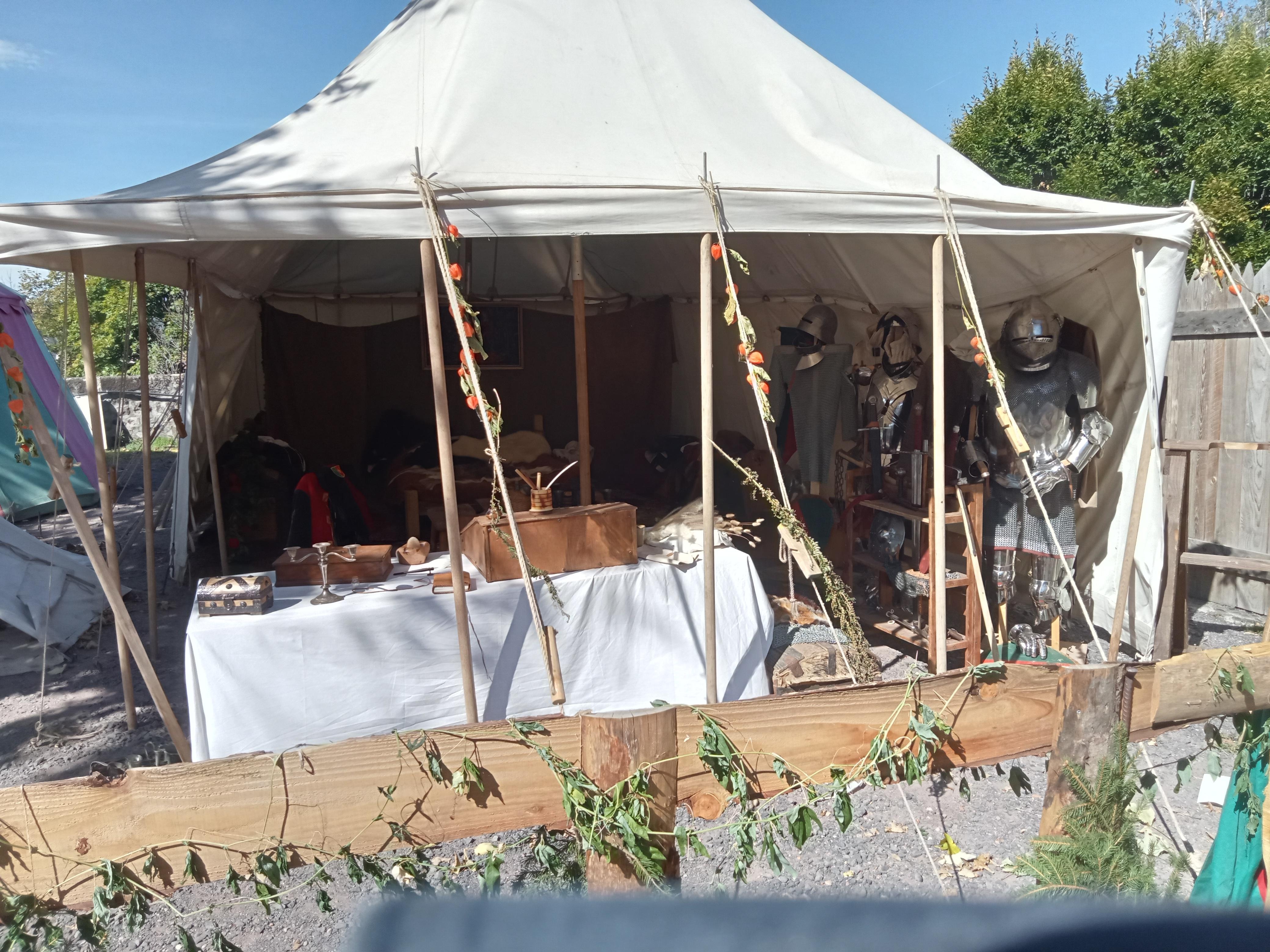 L'un des camps qui présente les équipements des soldats de l'époque de la Renaissance.