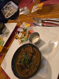 Excelente ubicación, para donde caminas encuentras comida y cervezas, papas etc