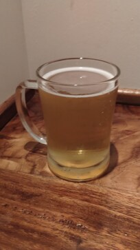 Un tarro de cerveza de pepino