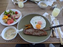 朝から、ステーキの朝食メインを堪能。