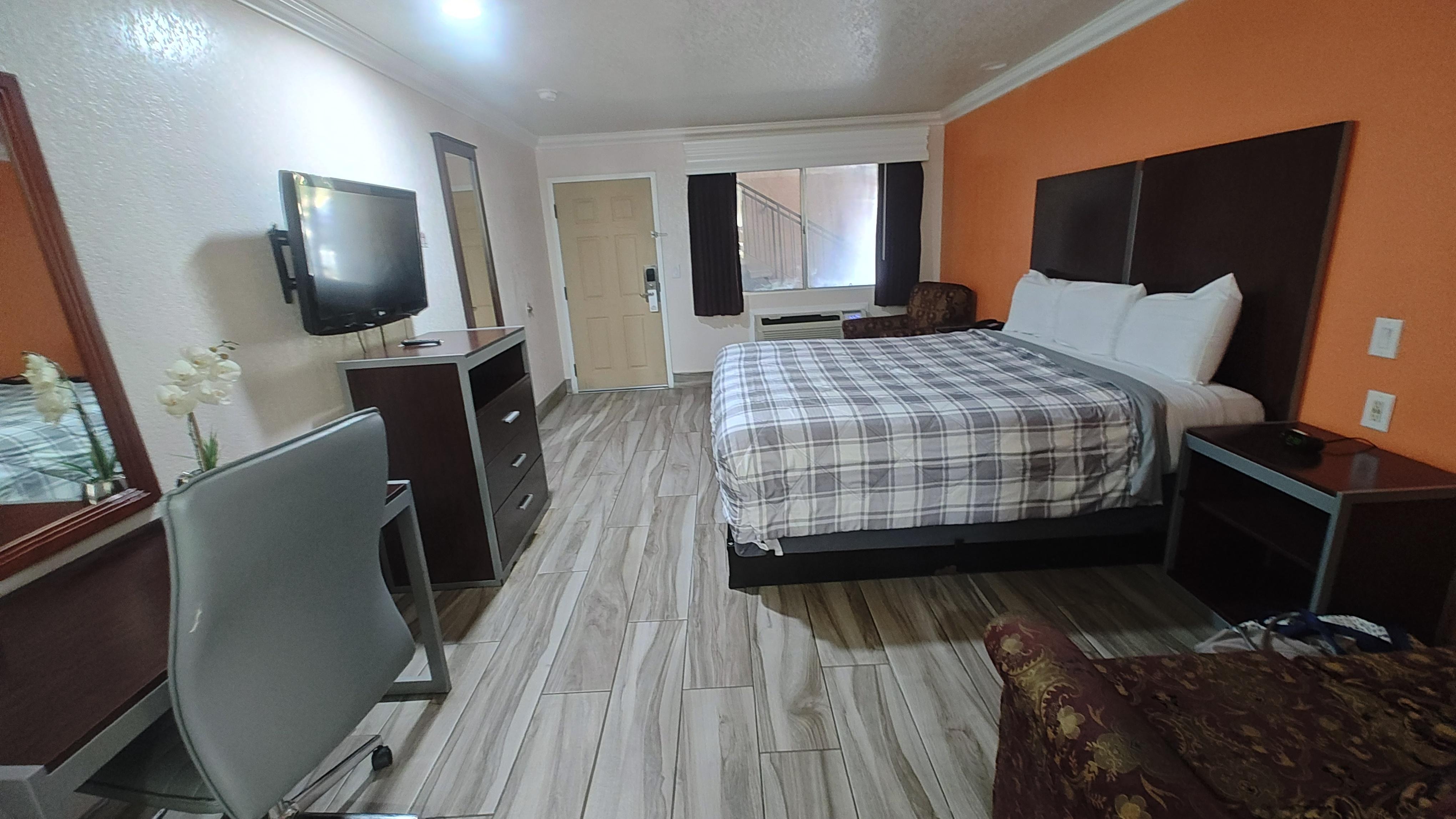 Nice spaceous room with couches