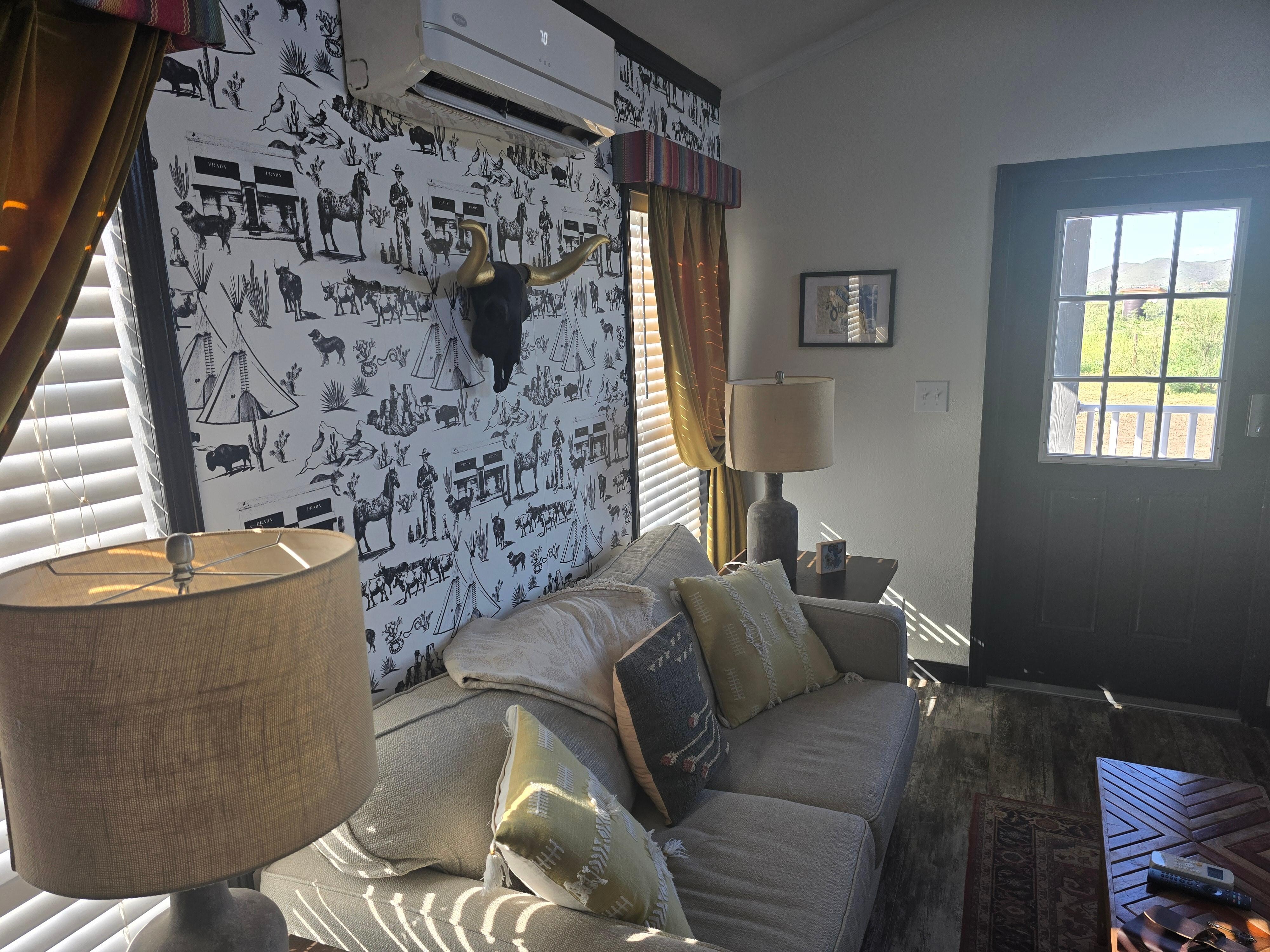 Great amenities, decor, quite and fun place to stay 