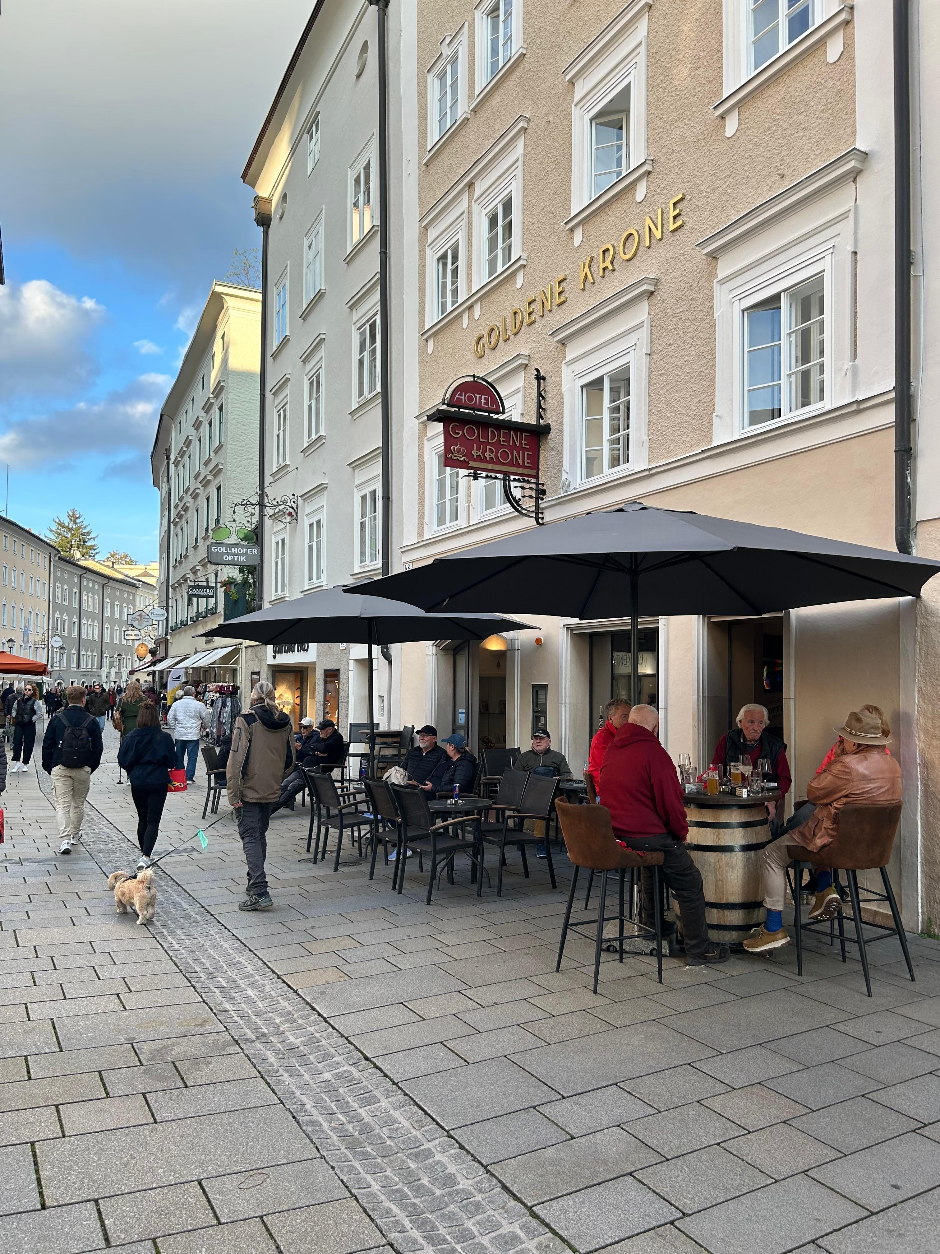 The small cafe and bar at the front of the hotel. 