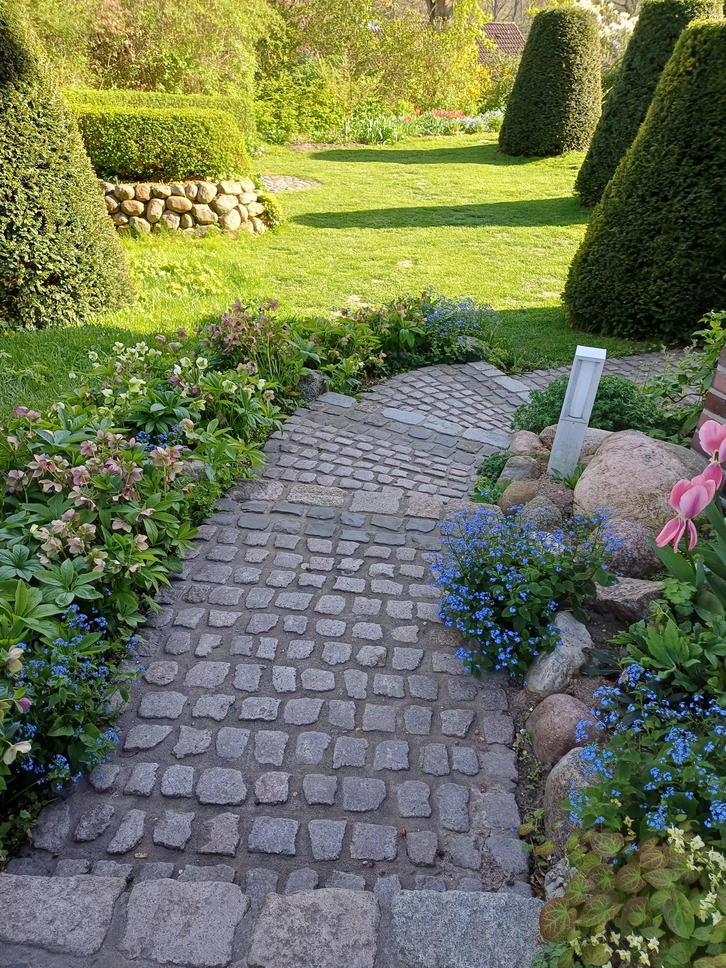 Weg zum Eingang