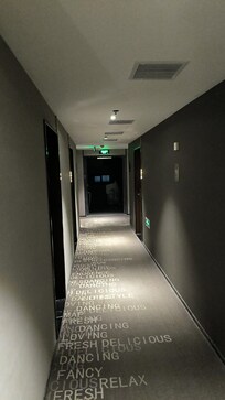 走廊行出嘅防火門長時間開~~