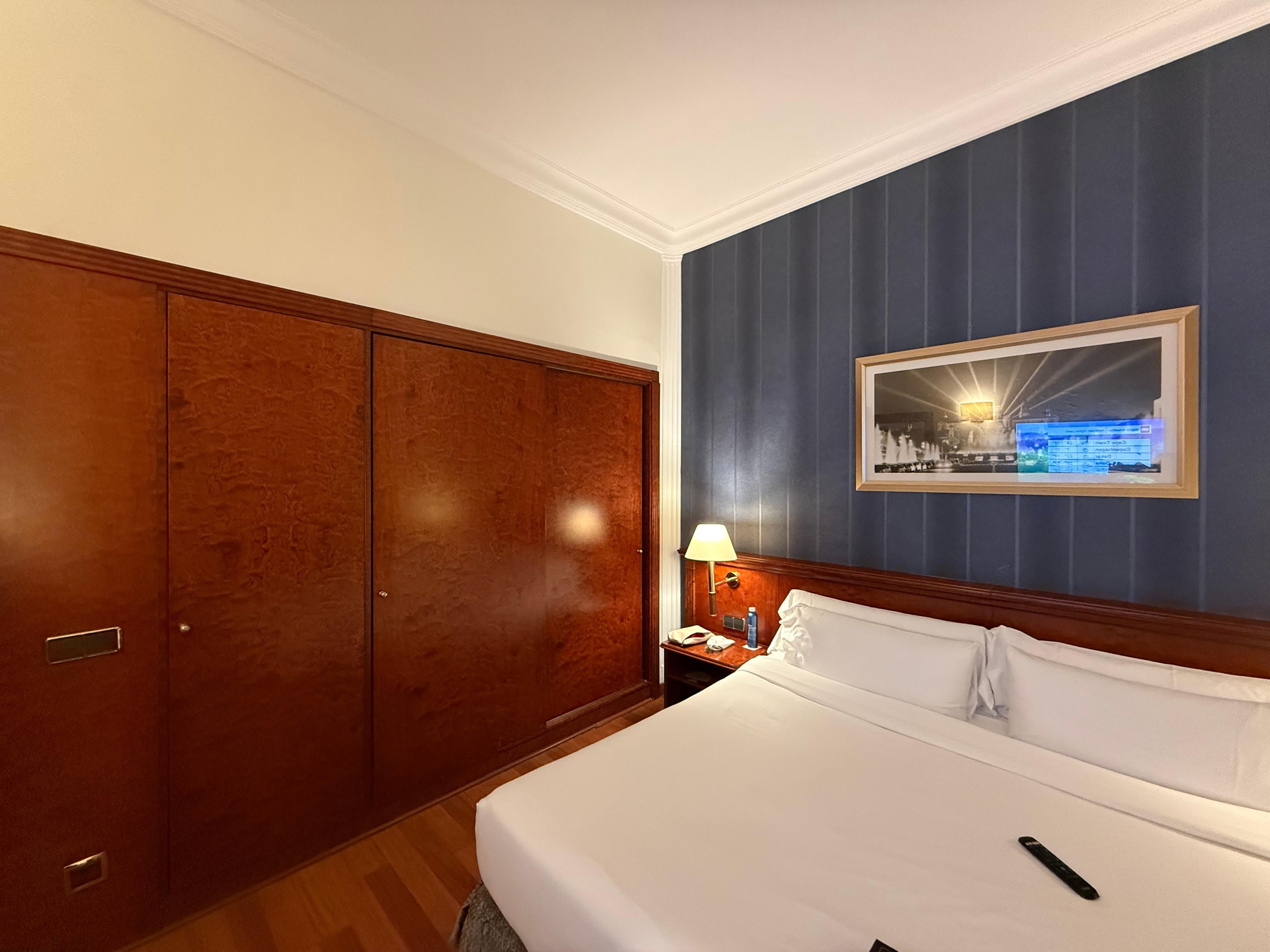 Guarda-roupa super espaçoso 