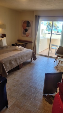 King room with lrg deck