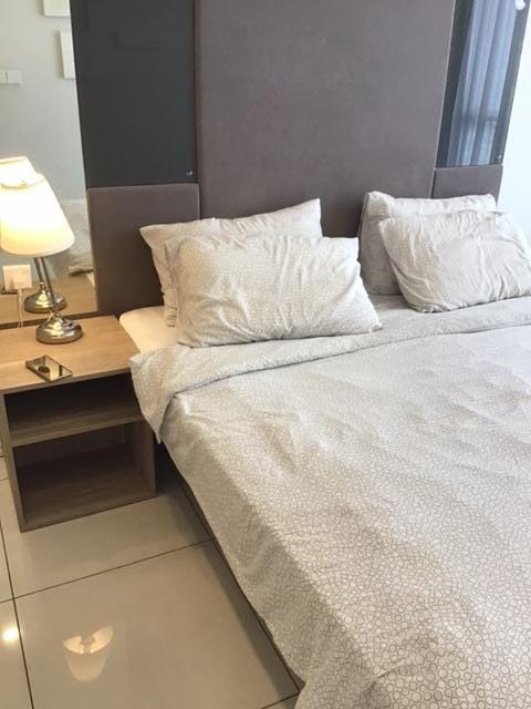 Poor quality linen & lamp