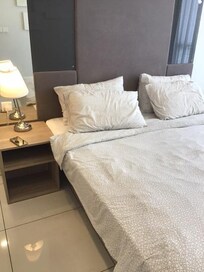 Poor quality linen & lamp