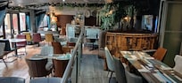 Restaurant & bar area