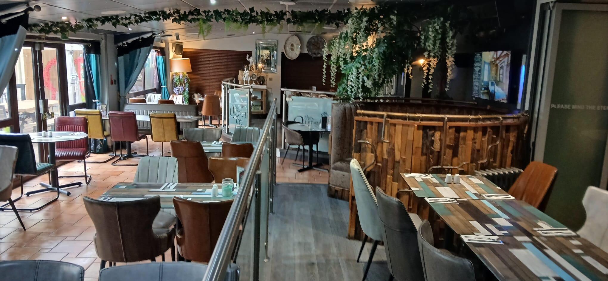 Restaurant & bar area