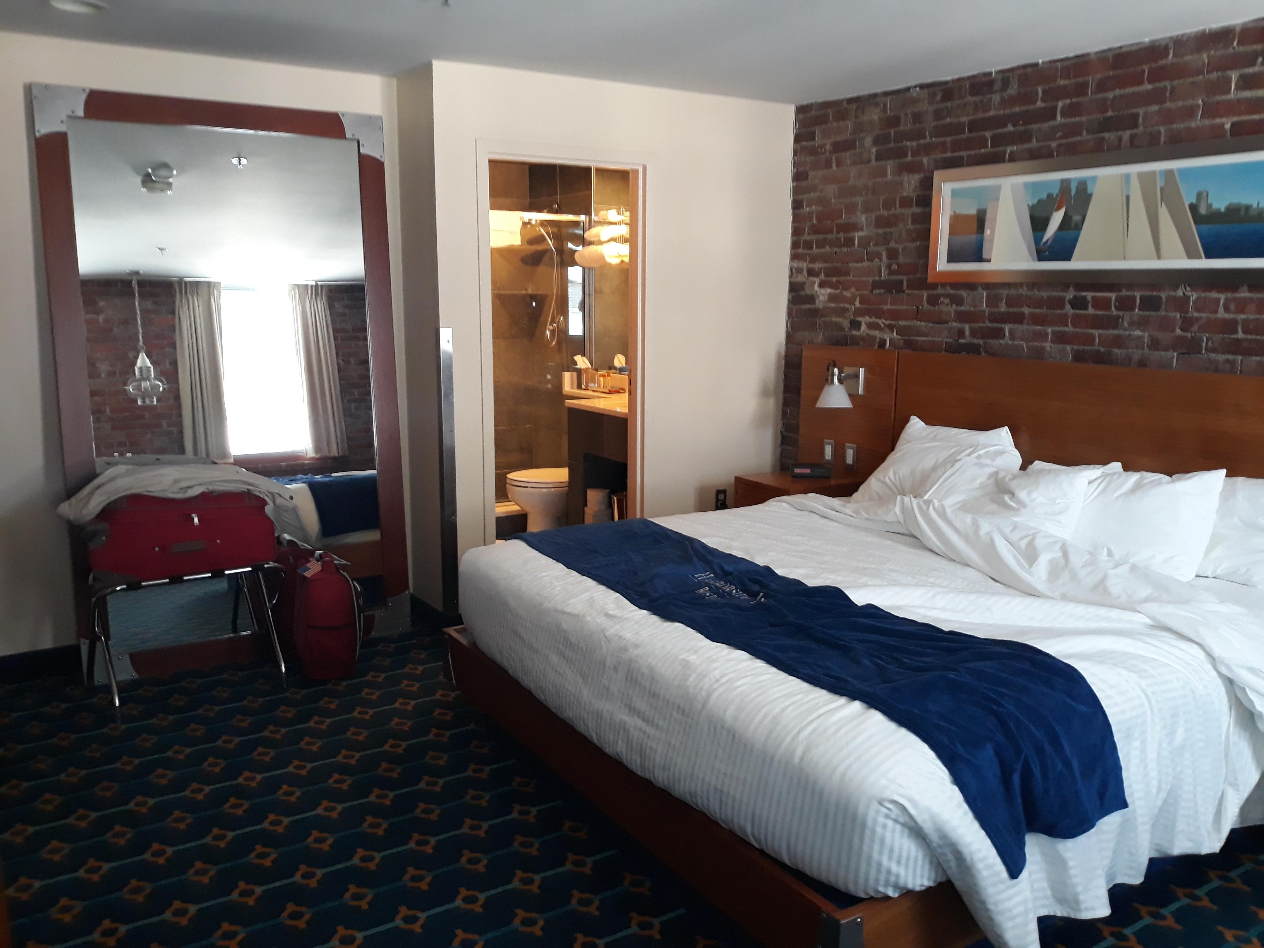 King size room with city view