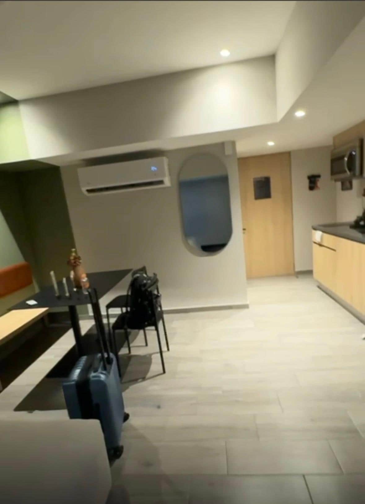 Vista de balcón hacia interior 