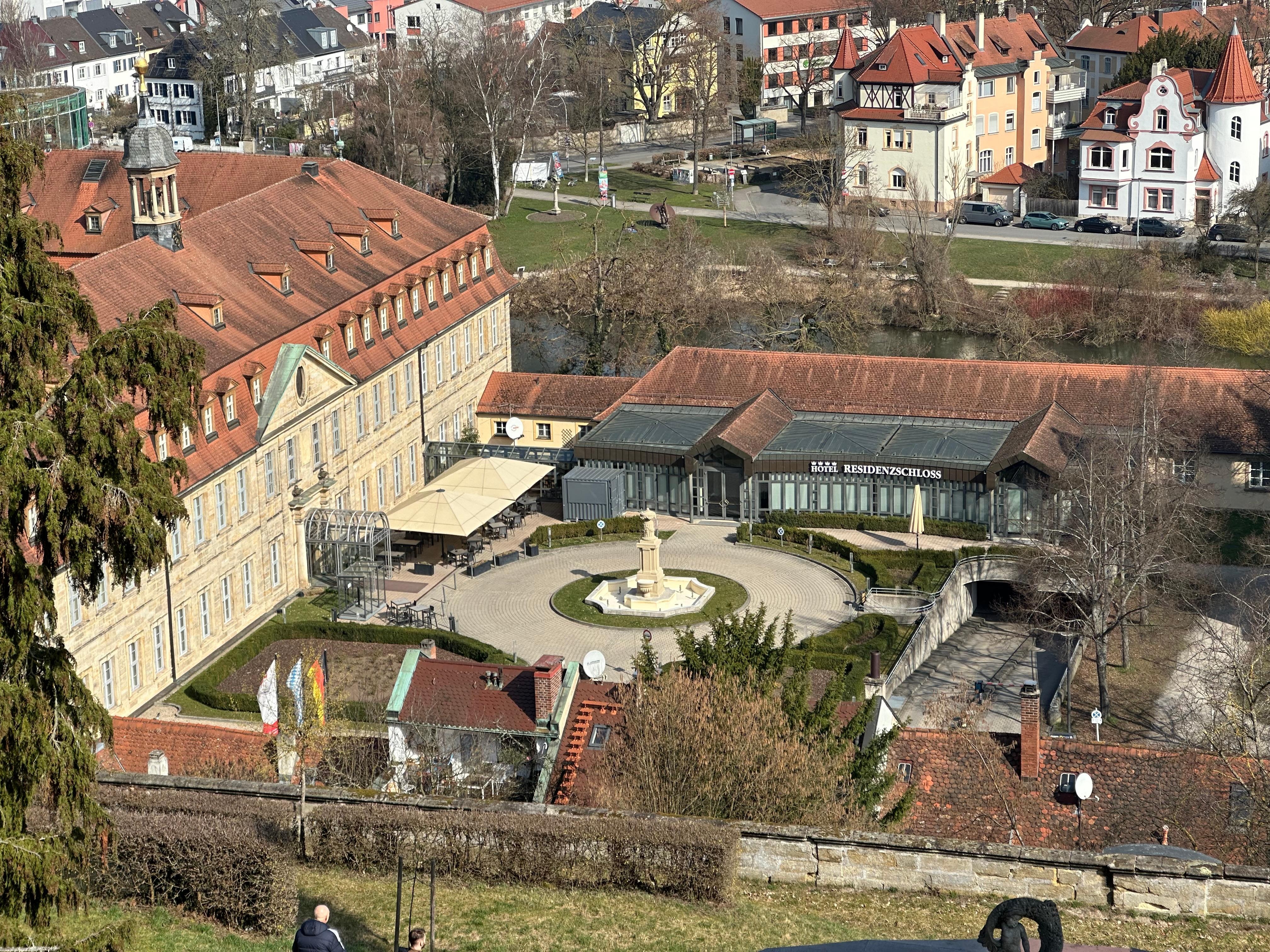 Hotel Zugang von oben 