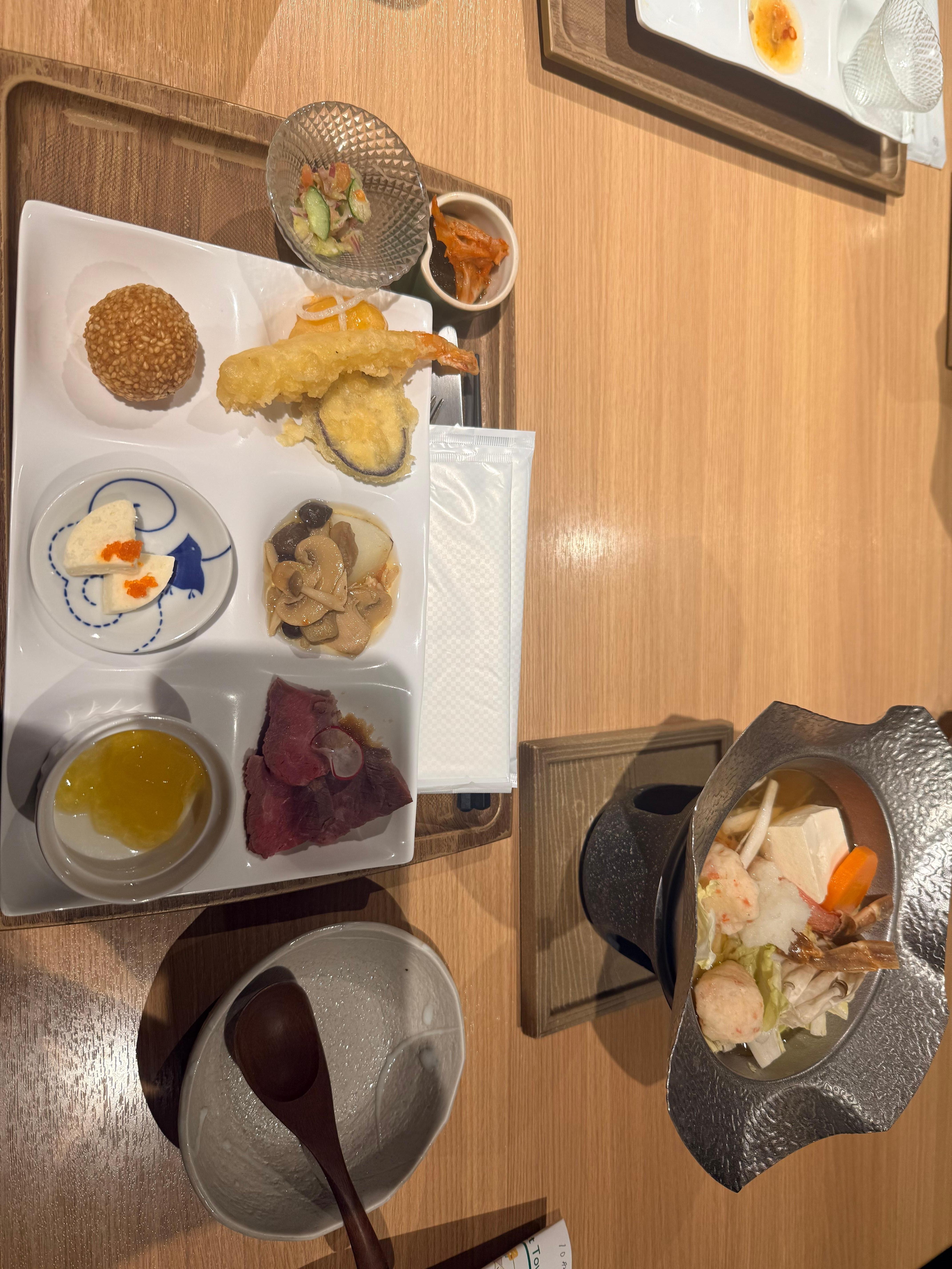 Dinner buffets with a hot pot choice