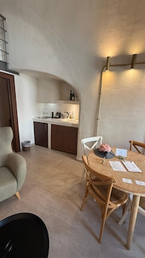 Kitchen dining area