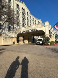 Outside the hotel is stunning. Such a hidden gem.