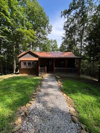 Cute lil modern rustic cabin clean but hot tubs attention