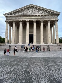 La Madeleine près de l’hôtel Dress Code