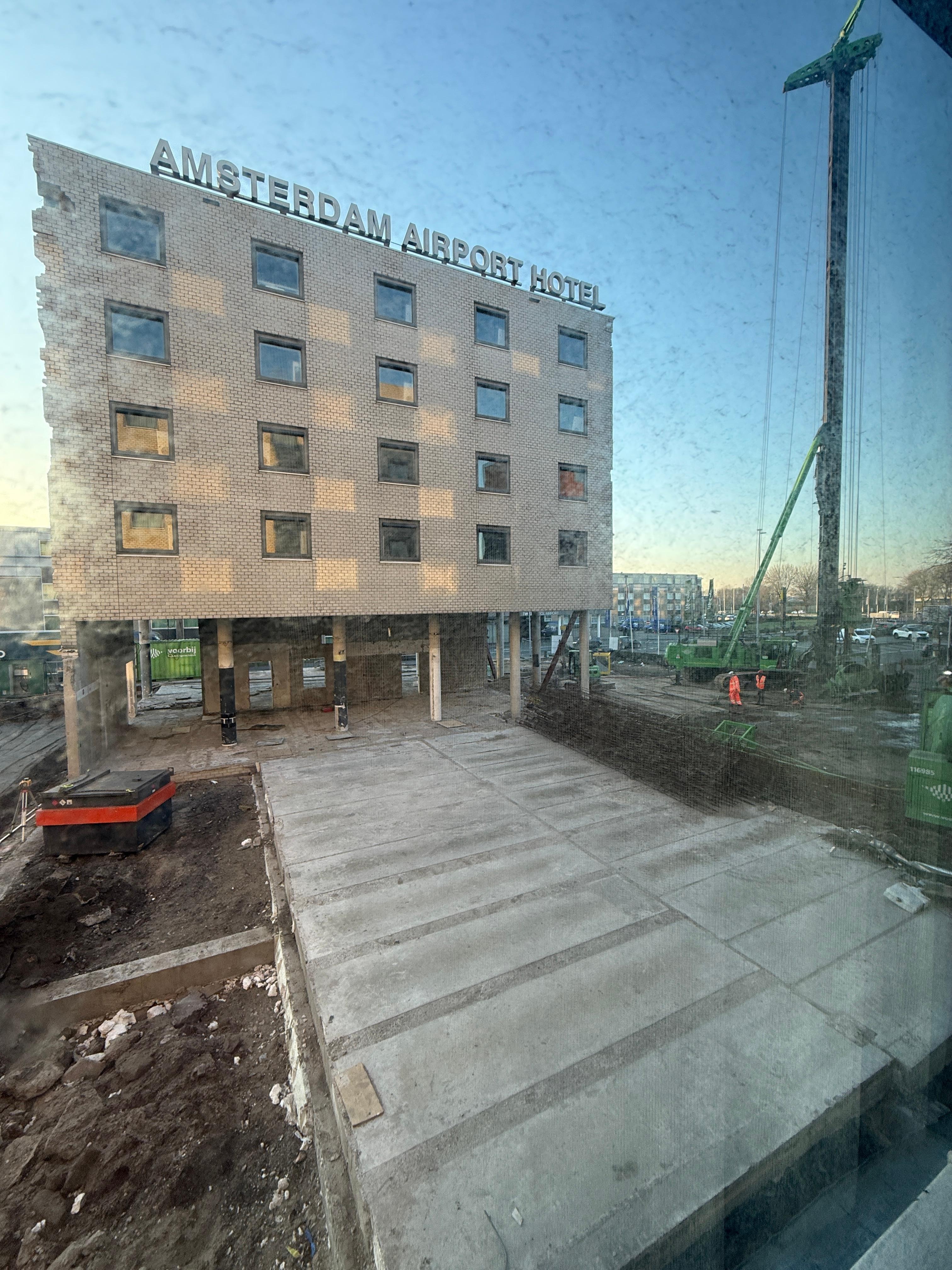 Still has construction event from 07:00 AM.