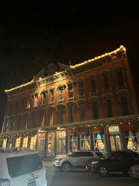 Beautifully decorated for Christmas - a plus for me