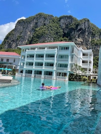 The main pool, there’re also 2 slides