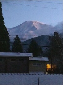 A beautiful view of shasta right from the backdoor of Star’