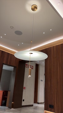 Belo lustre em uma das receçao do Hotel Liabeny!