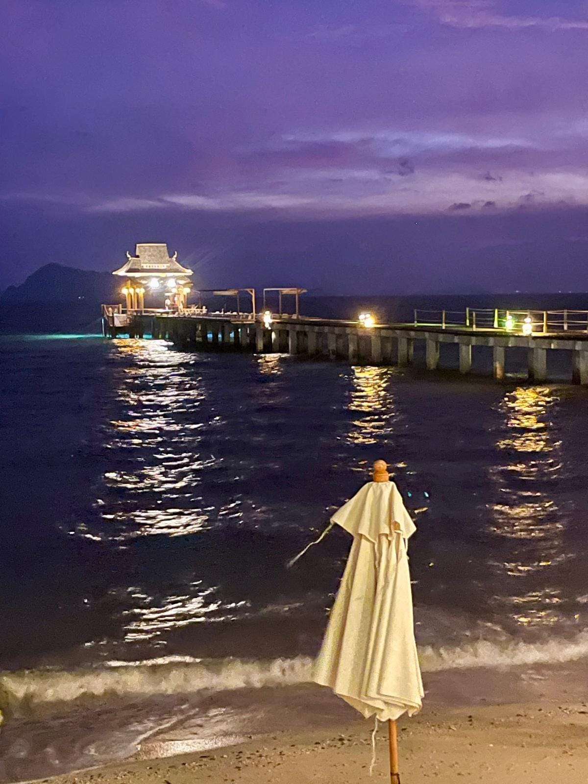 The jetty at night