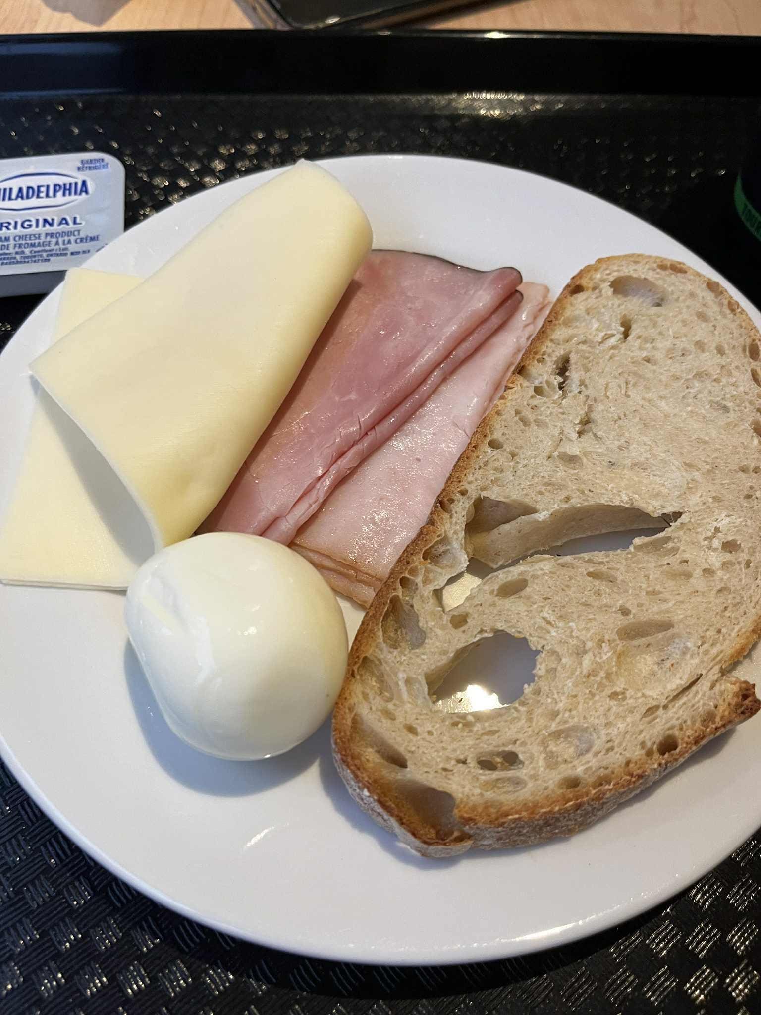 We enjoy the breakfast very much!