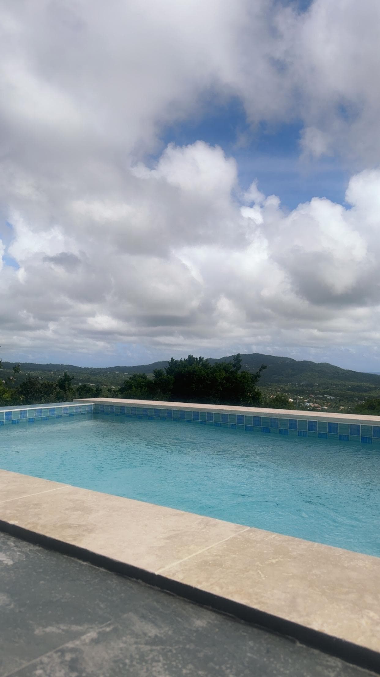 Pool felt great during most times of the day, even at night. Beautiful views of the ocean and hills everywhere. 