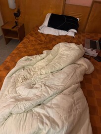 Quilts look like they’re from when it opened in 2005 (had to use them to because it was cold at night) 🤢