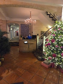 This was at other hotel the service was rude explained about no air and how we have been waiting since 3 o'clock and now was 7 pm and this lady at desk was very rude told us there was no ther rm for us after we flew from kentucky no manger to talk to