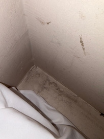 crasse incrustée et hygiène déplorable juste là où l'on dort. Inadmissible