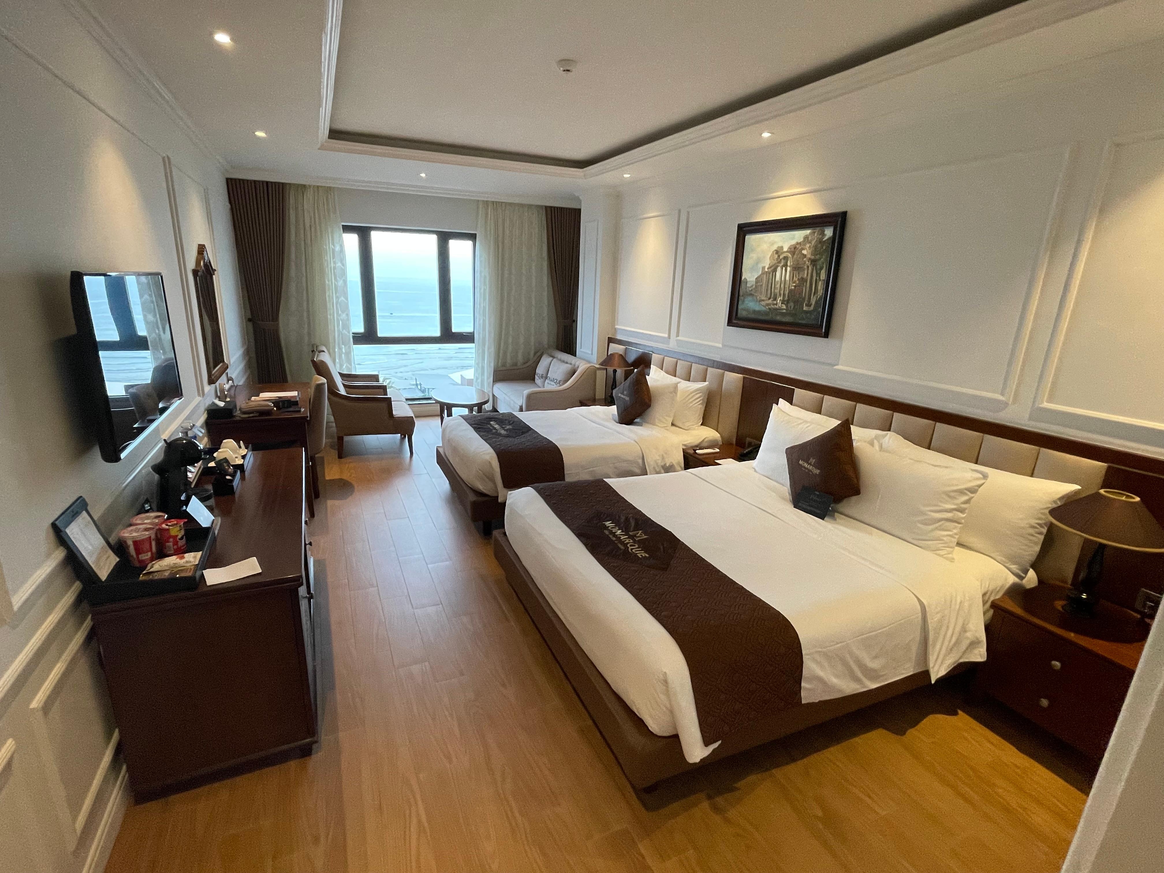 Bedroom (Royal Room with ocean view)