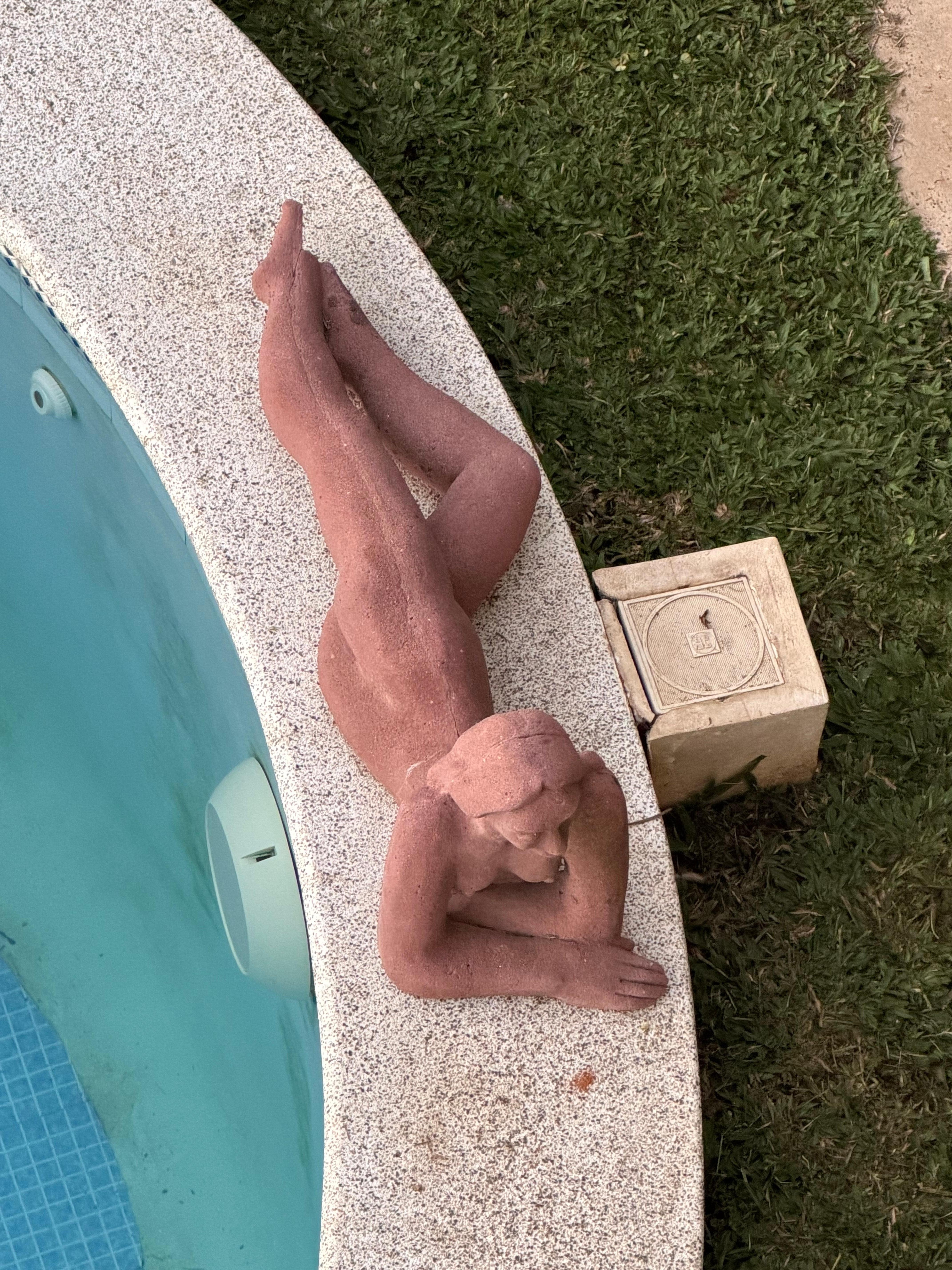 Statue poolside 
