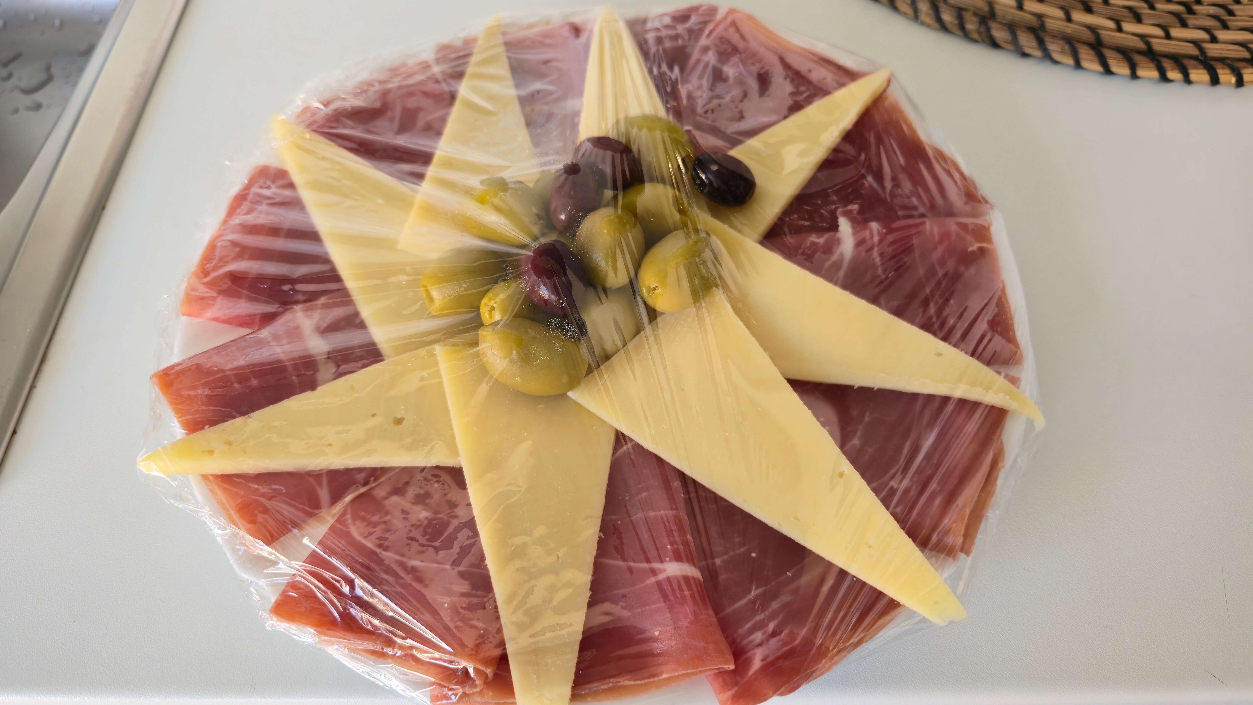 Käse-Schinken-Teller zur Begrüßung