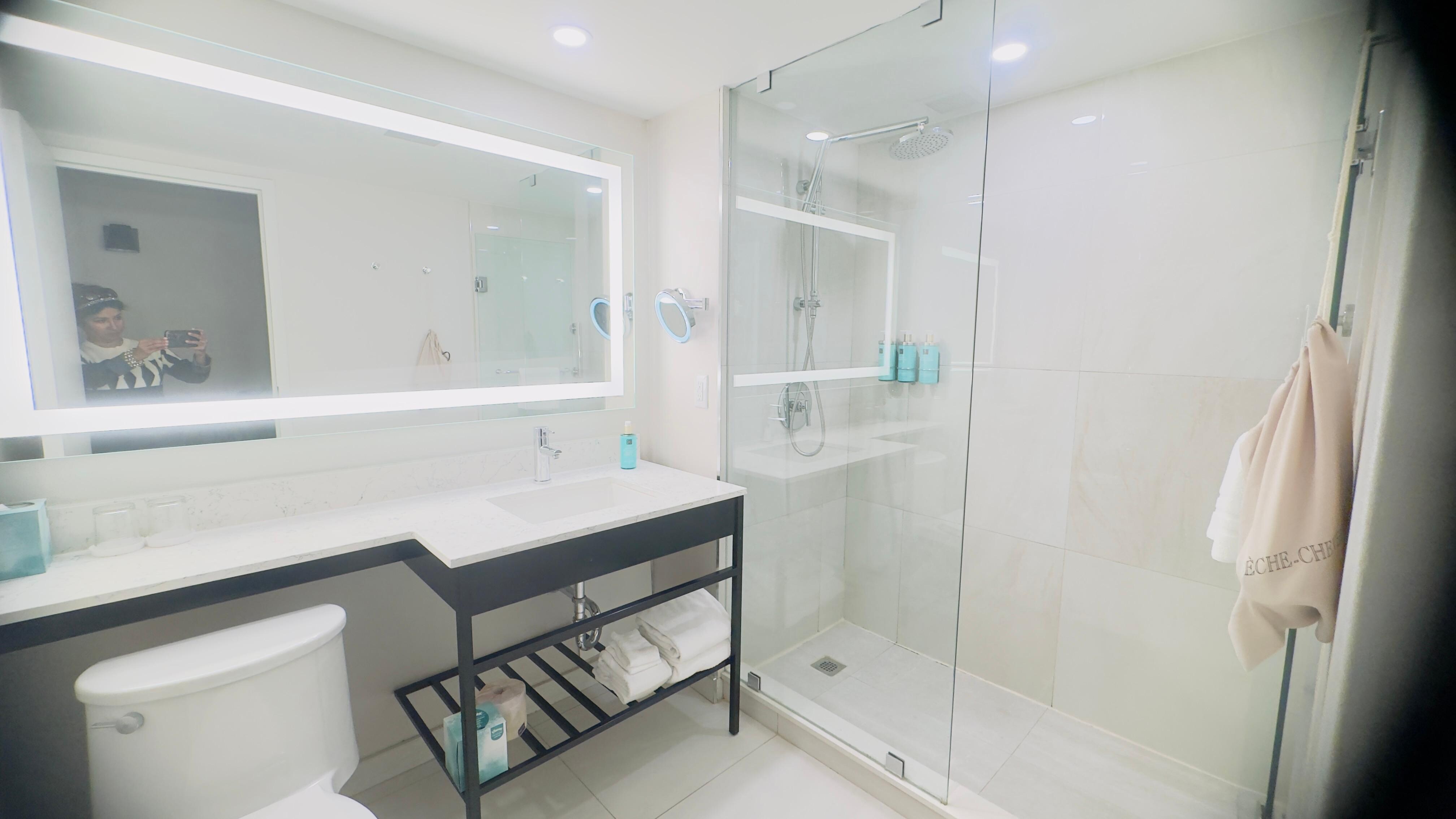 Toilet was nice including shower enclosure 