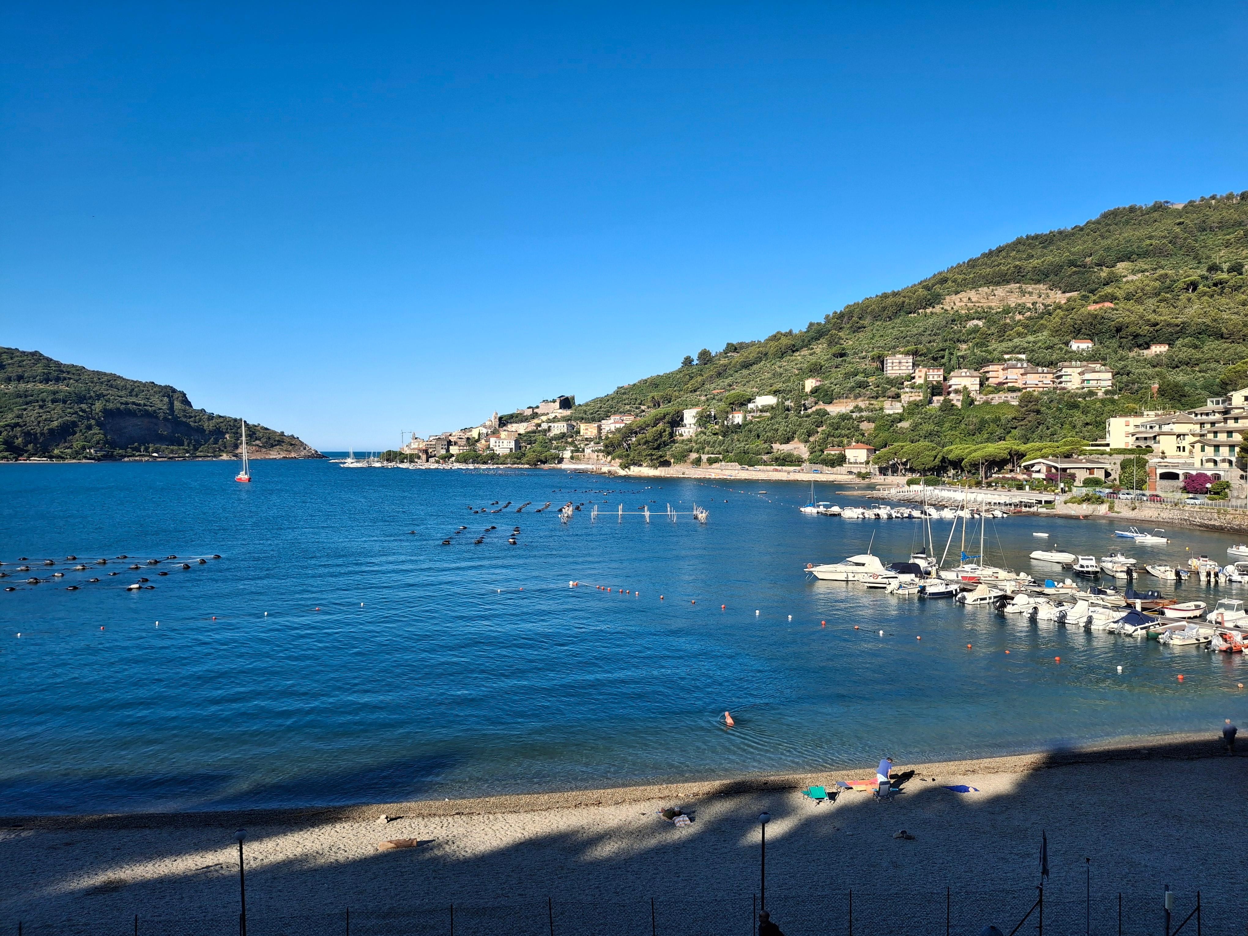 Albergo molto carino, confortebole, pulito, perdknale molto cordiale...posto e posizone top! Più adatto a famiglie meno ai giovani.