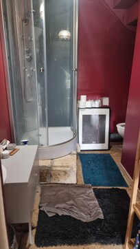 Dingy bathroom