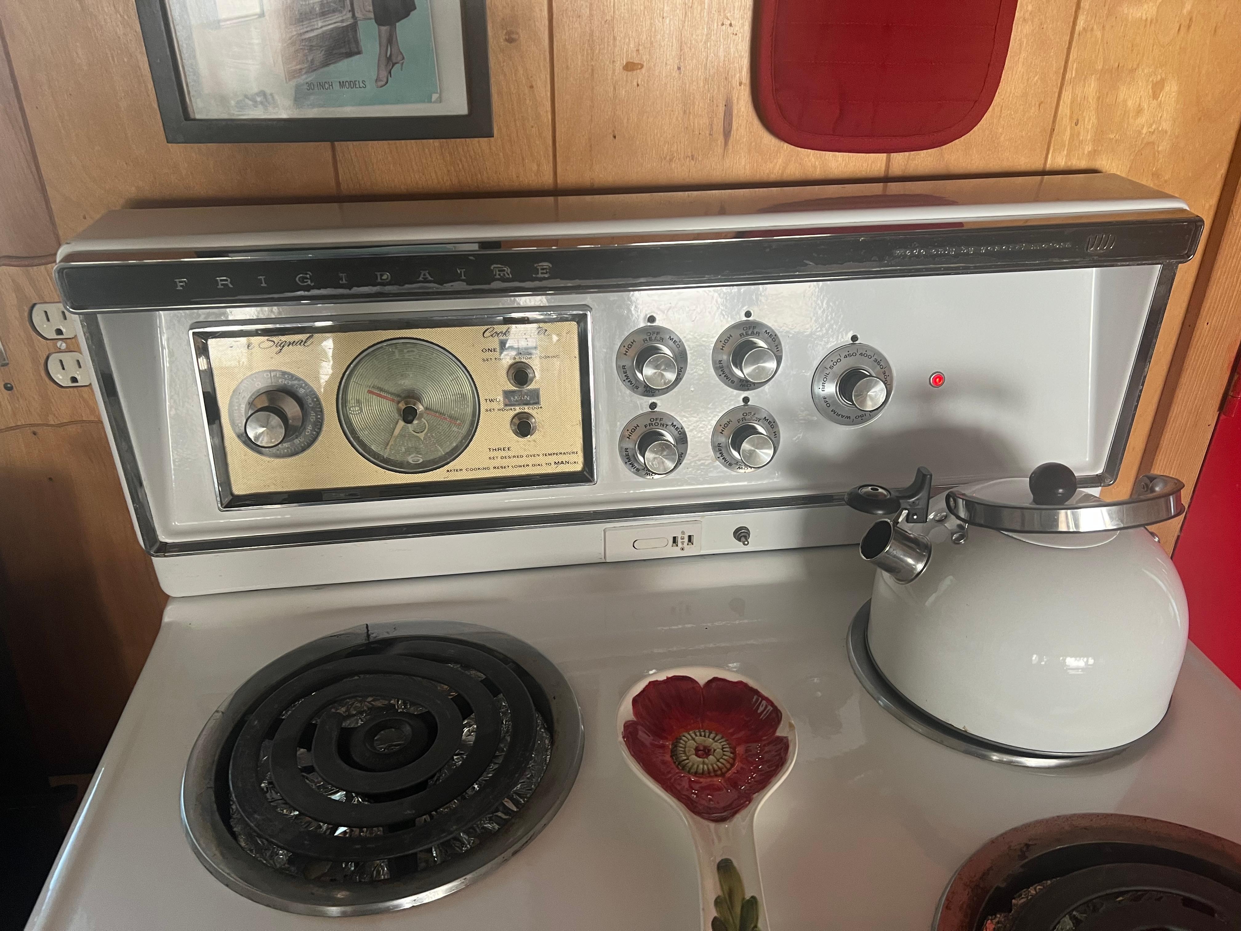 Old fashioned stove threw me back to my grandmas 🥰