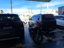 O hotel tem 1 vaga de idoso e 1 vaga PCD. Sempre ocupadas por outros hóspedes, sem prioridade.