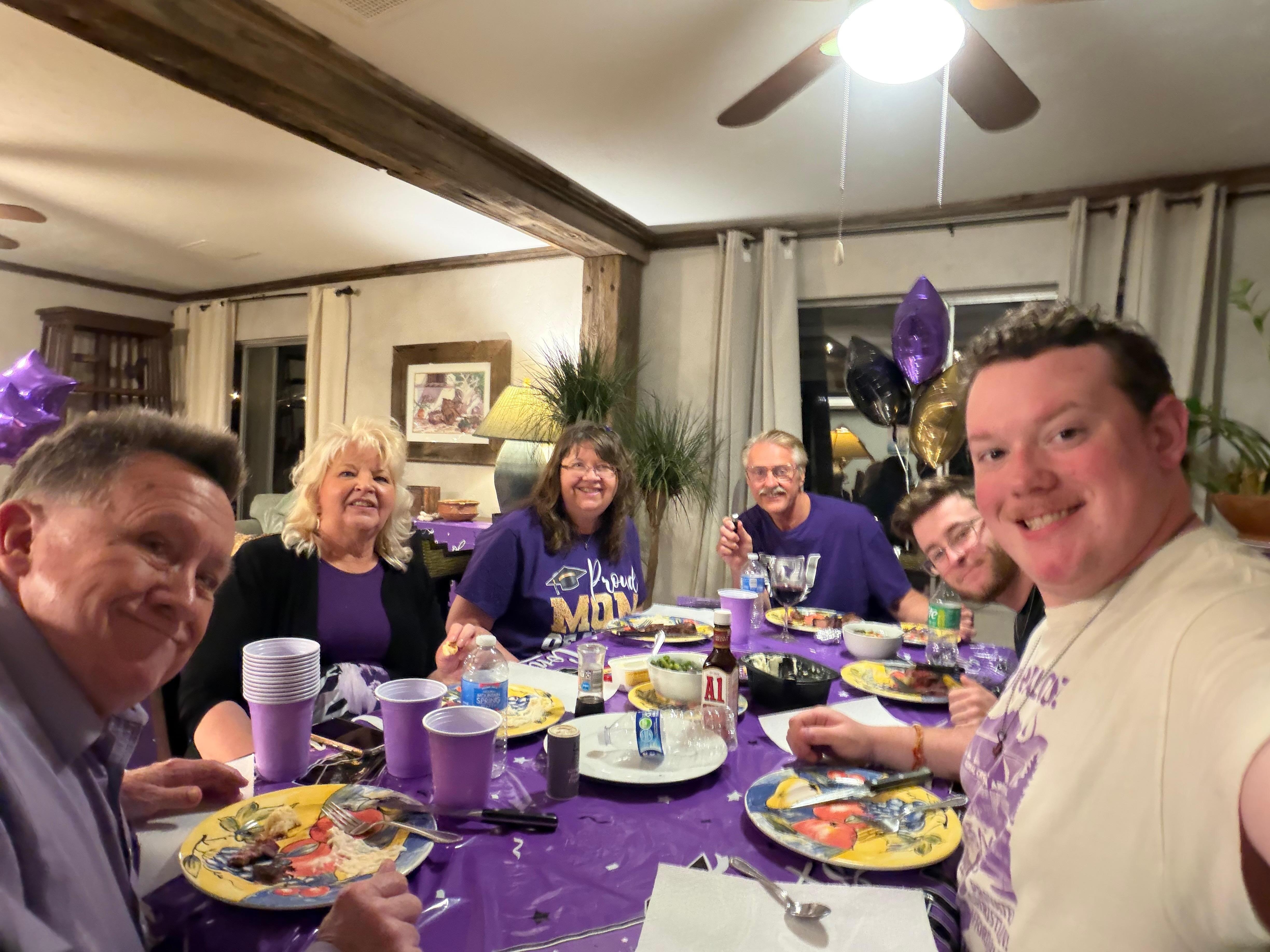 Nice big dining room table for meals. 