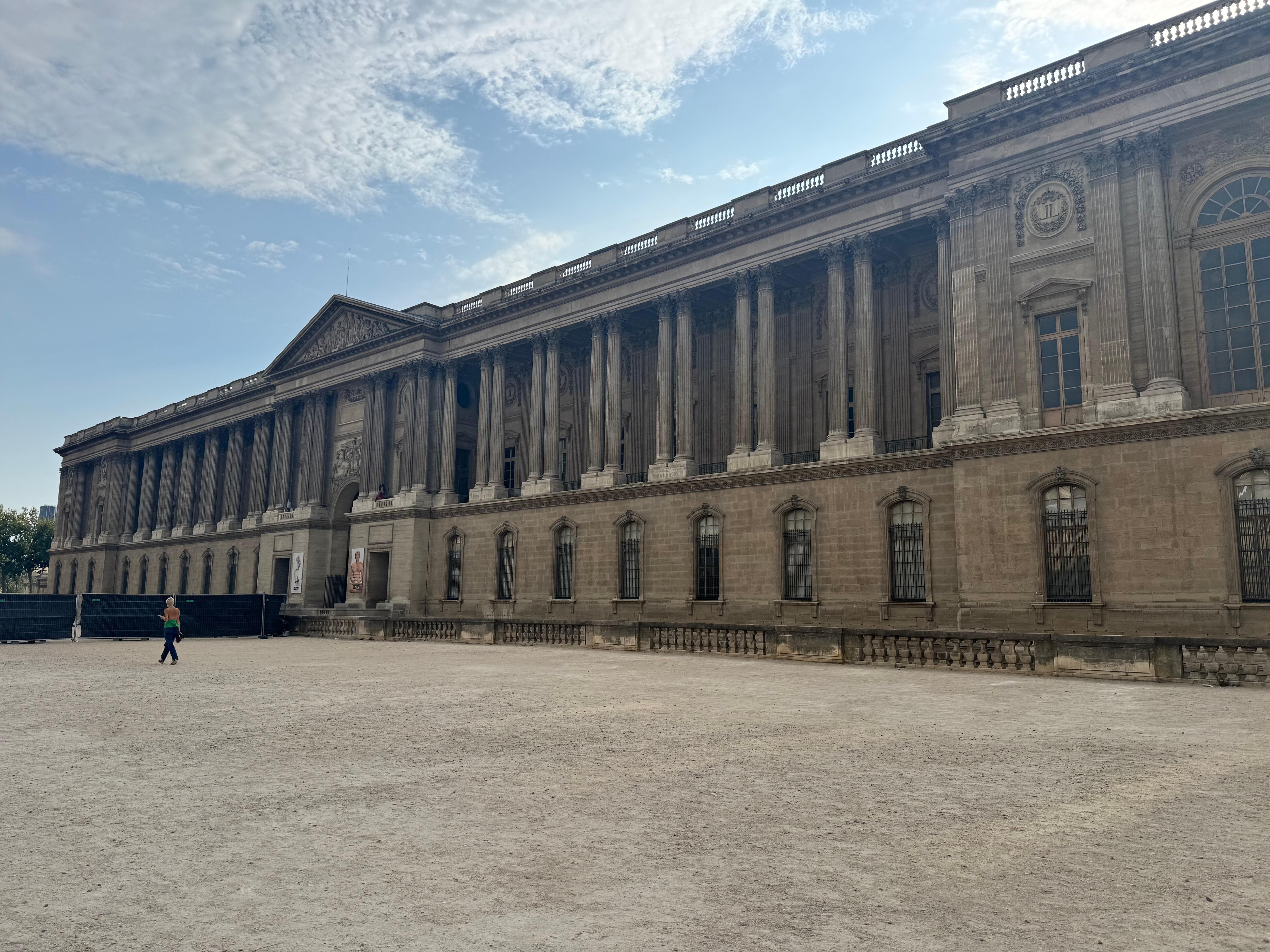 The louvre is just a 10 min walk