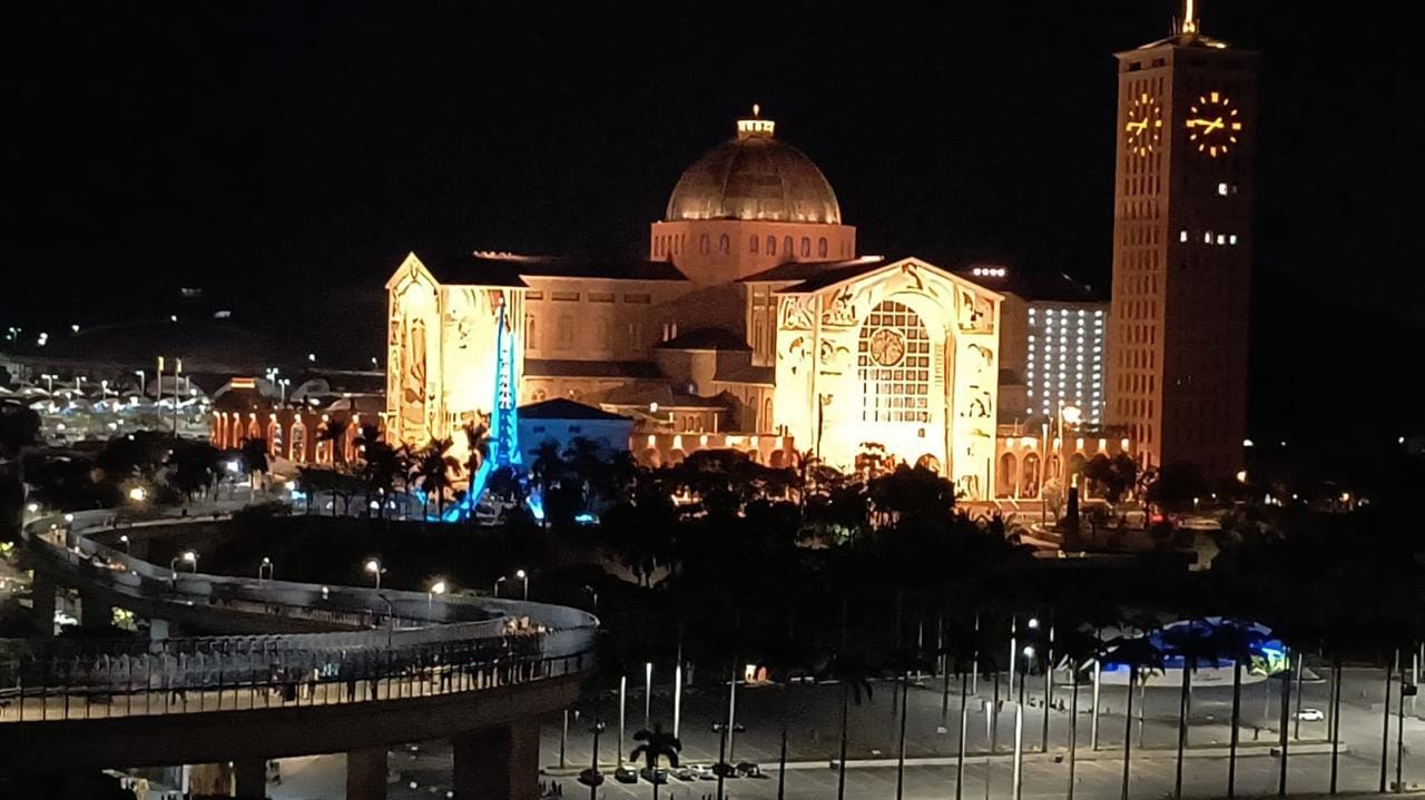 Vista do quarto a noite