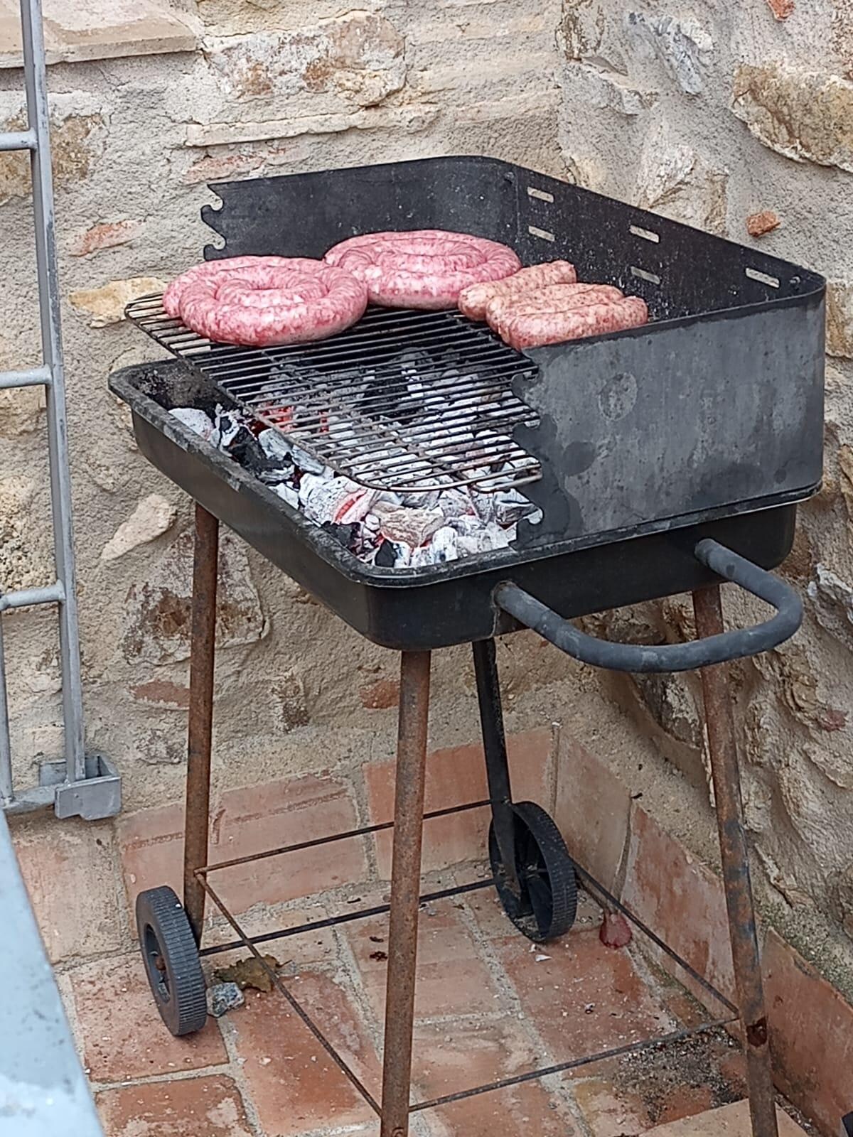 Dispone de barbacoa
