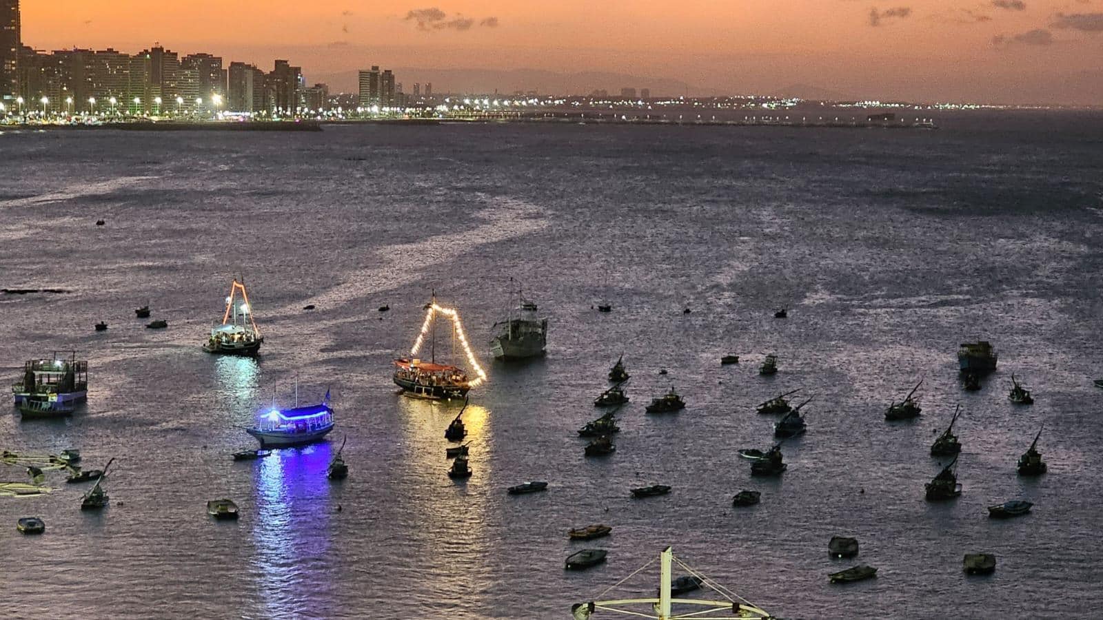 Vista noturna do quarto.