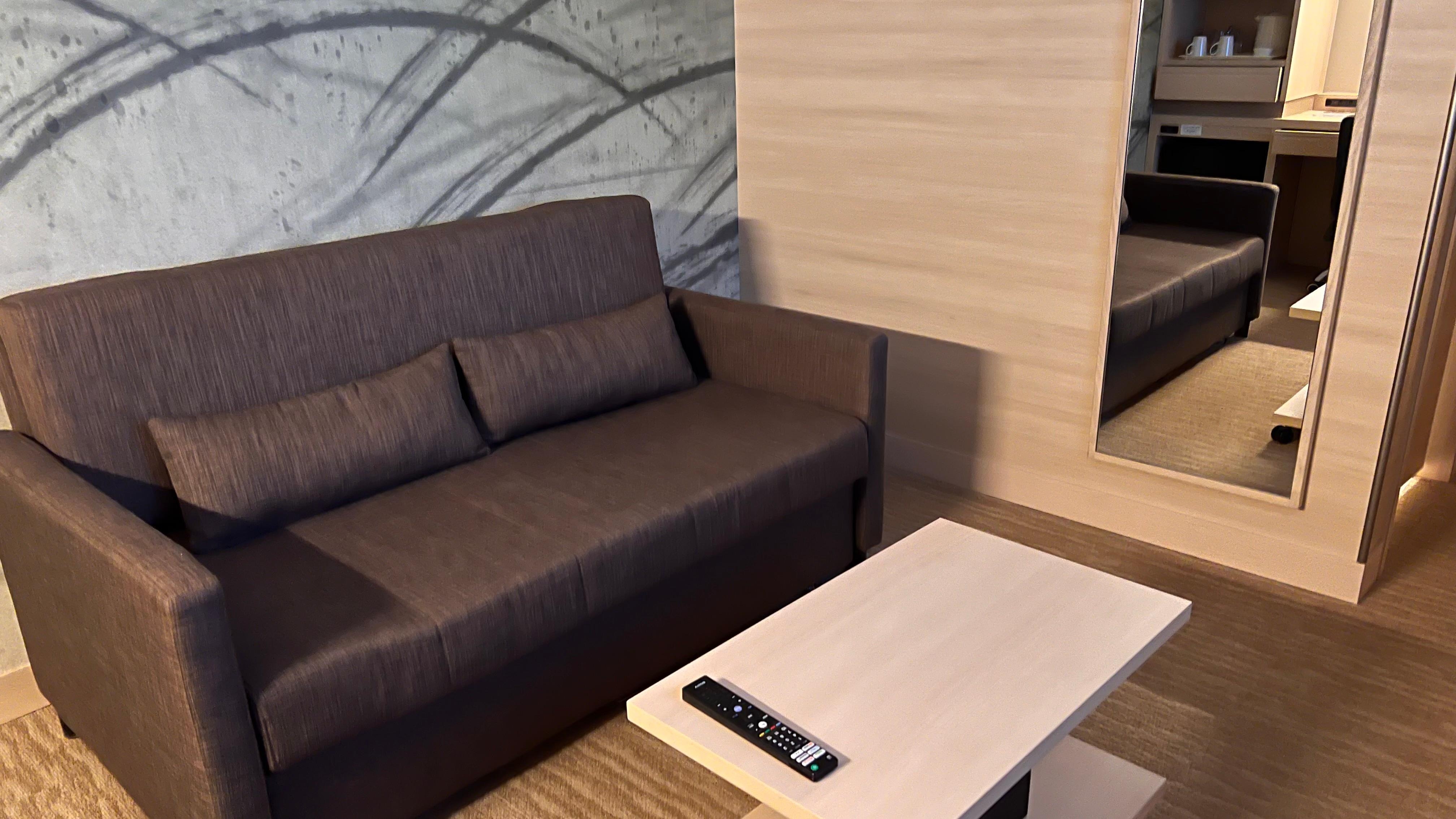 客廳跟房間分開